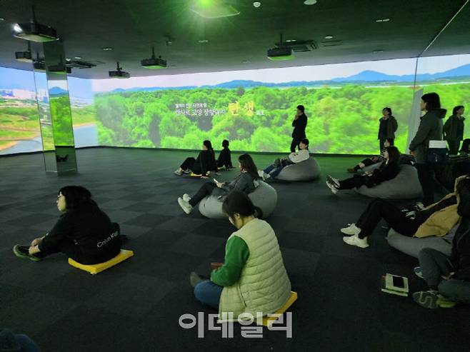 장항습지생태관 미디어아트.(사진=고양특례시 제공)