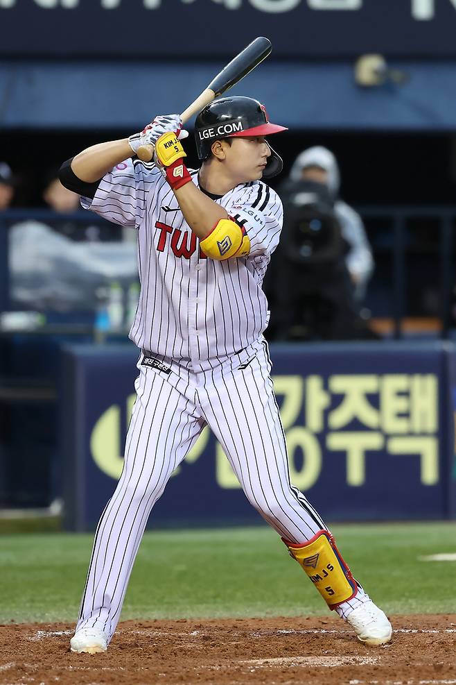LG 김주성이 17일 서울 잠실구장에서 열린 2025 KBO리그 정규시즌 KT전에서 타석에 임하고 있다. 사진 | LG 트윈스