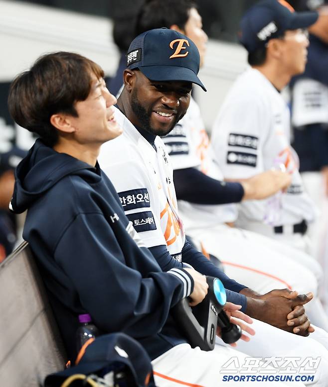 10일 대전 한화생명볼파크에서 열린 한화 이글스와 두산 베어스의 경기. 한화 플로리얼이 경기를 지켜보고 있다. 대전=박재만 기자 pjm@sportschosun.com/2025.06.10/