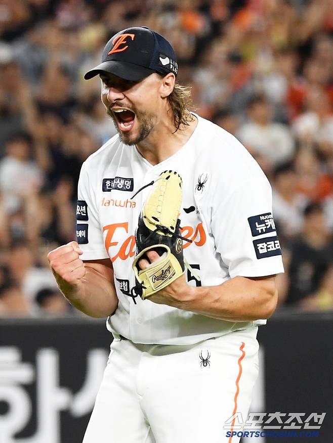 10일 대전 한화생명볼파크에서 열린 한화 이글스와 두산 베어스의 경기. 7회초 2사 1,2루 두산 김민석을 삼진 처리한 한화 와이스가 포효하고 있다. 대전=박재만 기자 pjm@sportschosun.com/2025.06.10/