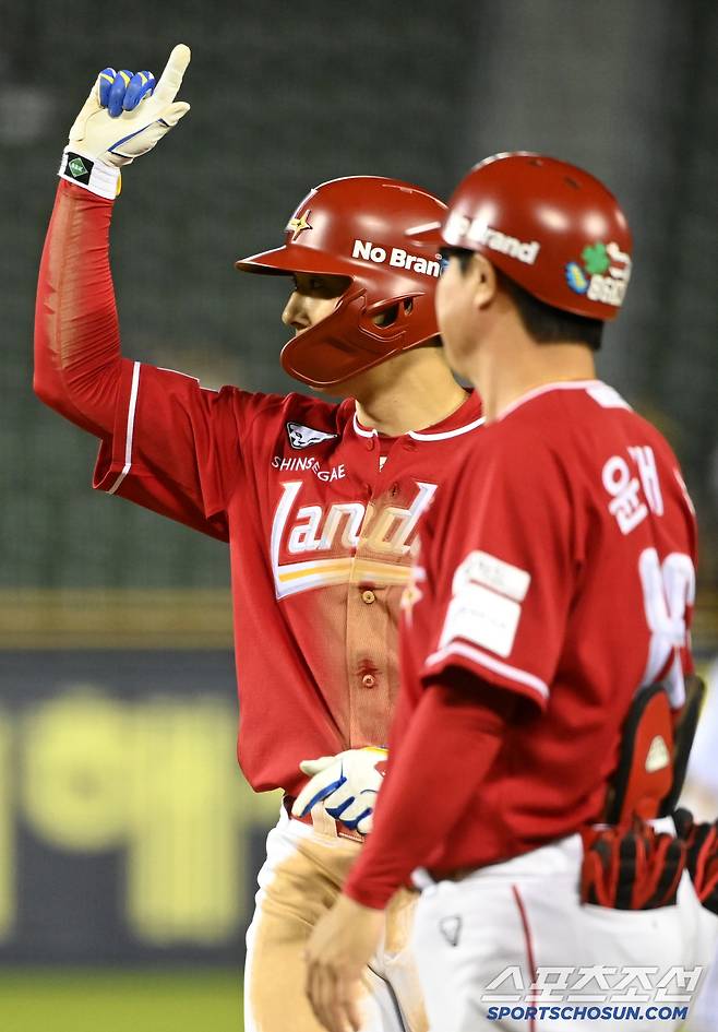 10일 잠실야구장에서 열린 SSG와 LG의 경기, 8회초 1사 3루, SSG 김성욱이 1타점 적시타를 치고 기뻐하고 있다. 잠실=허상욱 기자wook@sportschosun.com/2025.06.10/