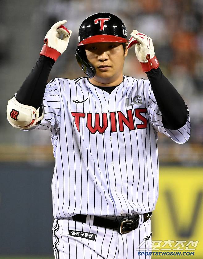 29일 잠실야구장에서 열린 한화와 LG의 경기, 8회말  LG 문보경이 안타를 치고 기뻐하고 있다. 잠실=허상욱 기자wook@sportschosun.com/2025.05.29/