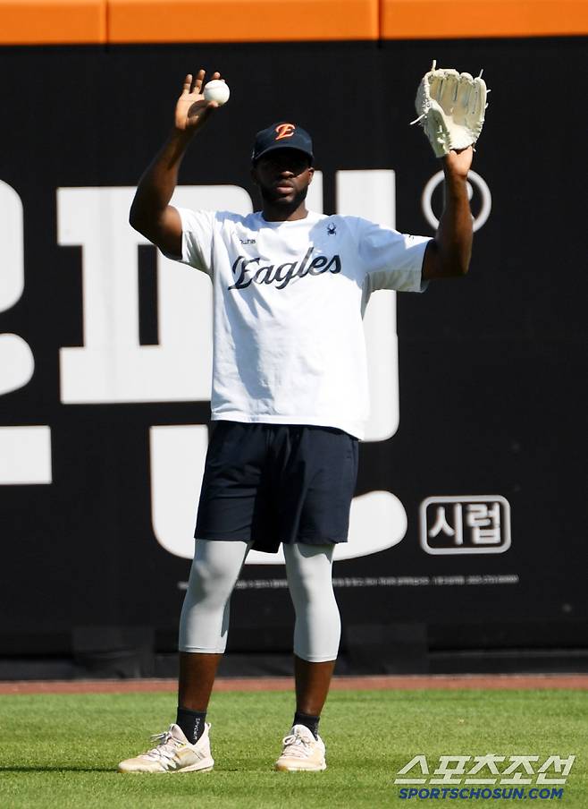 11일 대전 한화생명볼파크에서 열린 한화 이글스와 두산 베어스의 경기. 한화 플로리얼이 수비 훈련을 하고 있다. 대전=박재만 기자 pjm@sportschosun.com
