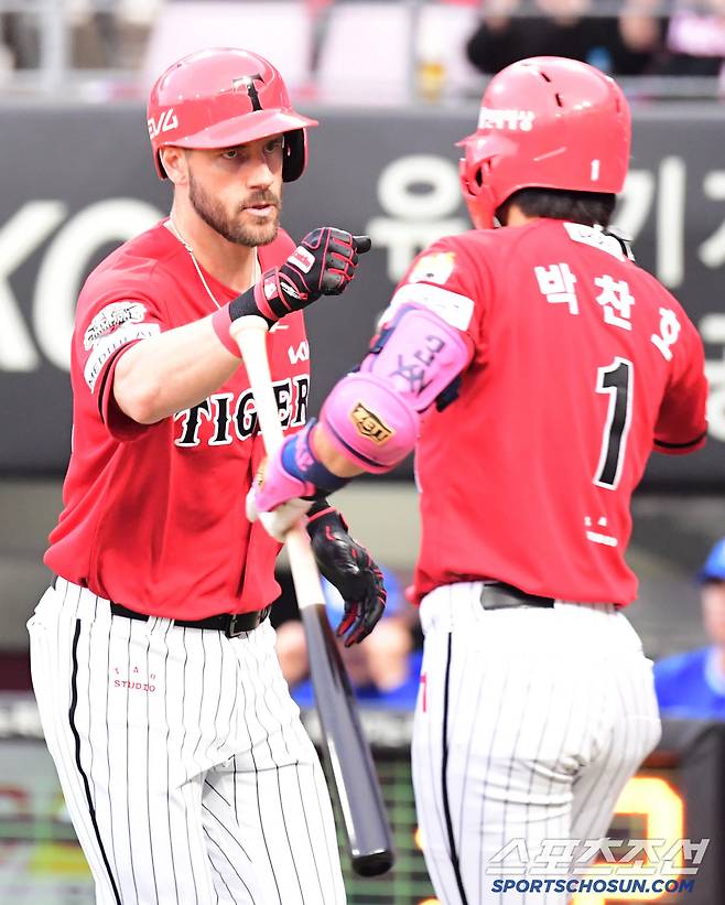11일 광주 기아챔피언스필드에서 열린 KBO리그 KIA와 삼성의 경기. 2회 선제 솔로홈런을 날린 KIA 위즈덤. 광주=송정헌 기자songs@sportschosun.com/2025.06.11/