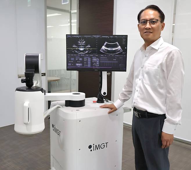 손건호 아이엠지티 대표는 9일 조선비즈와 만나 “집속 초음파는 진단 초음파에 쓰이는 것보다 더 강한 에너지를 인체에 조사(照射)해 열 자극으로 종양이나 환부를 치료하는 데 쓰인다”며 “정밀하고 깊숙이 투과가 가능해, 정상세포의 손상도 최소화할 수 있다”고 말했다./염현아 기자