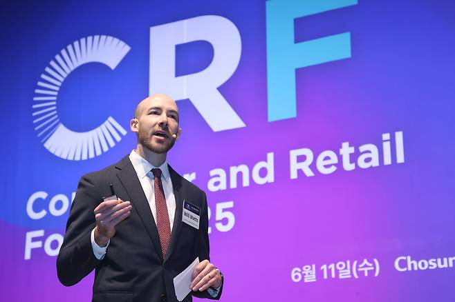 11일 서울 소공동 웨스틴조선호텔 그랜드볼룸에서 열린 ‘2025 조선비즈 유통산업포럼’에 참석한 윌 와츠(Will Watts) W 글로벌 이노베이션 대표(수석 컨설턴트)가 기조연설을 하고 있다./조선비즈