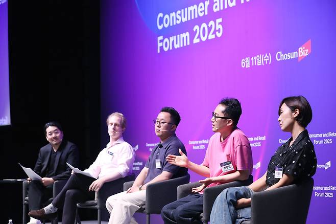 2025 유통산업포럼 'K브랜드의 지속가능성' 간담회. (왼쪽부터) 김성준 시몬스 브랜드전략기획부문 부사장, 콜린 마샬 더 뉴요커 칼럼니스트, 이준성 하고하우스 전략 본부장, 최정희 앤더슨벨 대표, 이승민 어뮤즈 대표./조선비즈