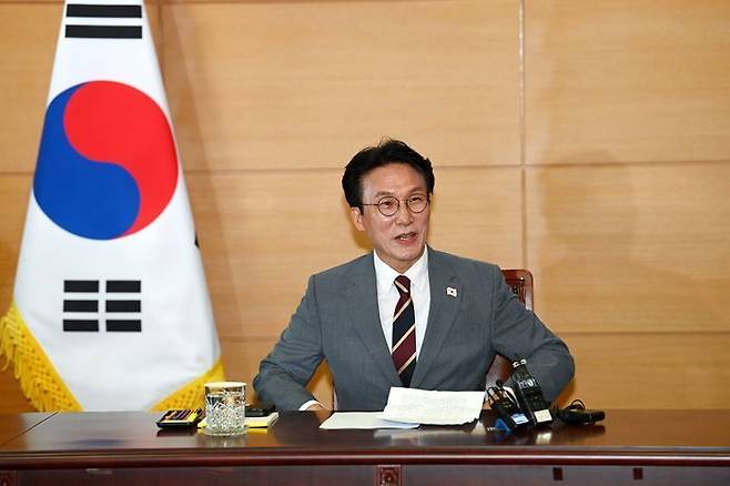 김민석 국무총리 후보자가 10일 오전 서울 종로구 통의동 금융감독연수원에 마련된 인사청문회 준비단 사무실에서 출입기자들과 간담회를 하고 있다. ⓒ뉴시스