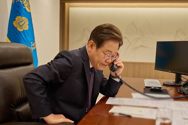 이재명 대통령이 10일 서울 용산 대통령실에서 시진핑 중국 국가주석과 전화 통화를 하고 있다. ⓒ대통령실