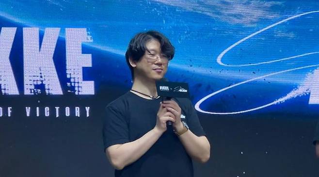 김형태 시프트업 대표 겸 스텔라 블레이드 디렉터가 지난달 20일 신사동 보코서울강남에서 열린 컬래버 기념 미디어 인터뷰에서 인사말을 하고 있다.ⓒ데일리안 이주은 기자