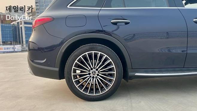 메르세데스-벤츠 GLC300 4MATIC