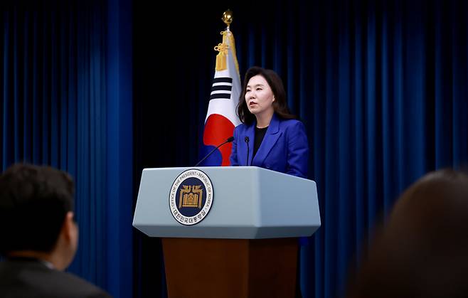 현안 브리핑 하는 강유정 대통령실 대변인      (서울=연합뉴스) 홍해인 기자 = 강유정 대통령실 대변인이 11일 서울 용산 대통령실 청사에서 현안 브리핑을 하고 있다. 2025.6.11     hihong@yna.co.kr (끝)