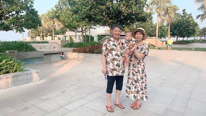 남편, 손자와 함께 있는 한옥예씨. 한국장기조직기증원 제공