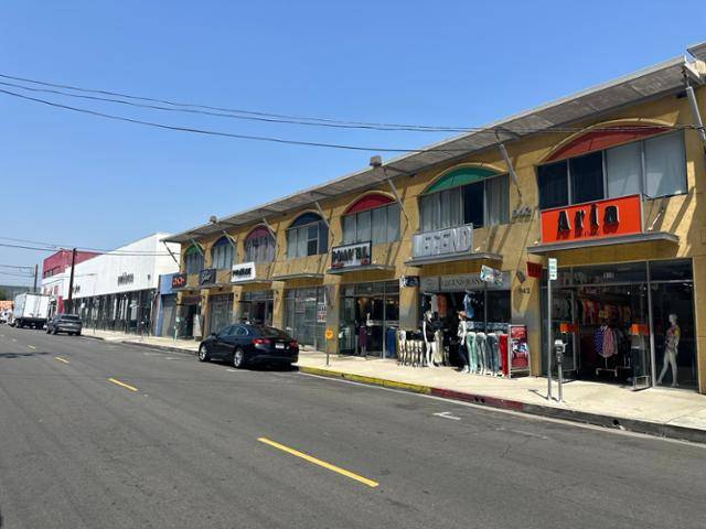 6일 미국 이민세관단속국(ICE)이 급습한 것으로 알려진 미국 캘리포니아주 로스앤젤레스 자바시장의 한 구역이 9일 인적 없이 한산하다. ICE는 그날 히스패닉 불법 체류자 20여 명을 체포했다. 로스앤젤레스=이서희 특파원