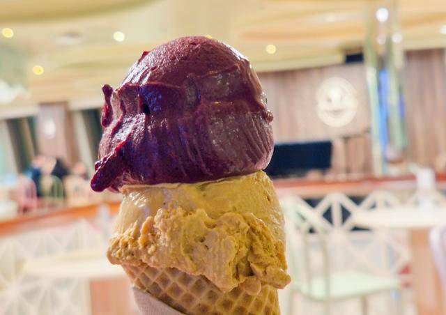 코스타세레나호의 아이스크림 바에서 판매하는 젤라또.