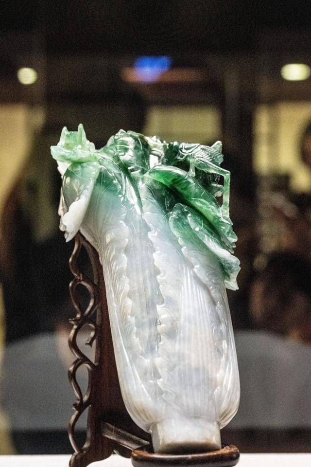 대만 타이베이 국립고궁박물원에 취옥백채가 전시돼 있다.