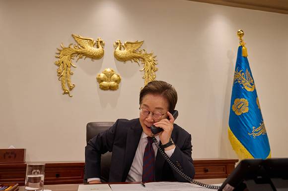 이재명 대통령이 지난 10일 서울 용산 대통령실에서 시진핑 중국 국가주석과 전화 통화를 하고 있다. 2025.6.10 [사진=연합뉴스]