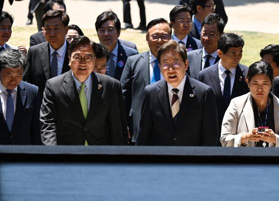 이재명 대통령과 우원식 국회의장이 지난 4일 오후 서울 여의도 국회 사랑재에서 열린 제21대 대통령 취임 기념 오찬에 참석하고 있다. 임현동 기자