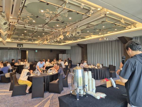 11일 ‘사이언스 네트워킹 데이’에서 ‘힐링테라피 커피 속 과학’을 테마로 강연이 진행되고 있다. 부산과학기술협의회 제공
