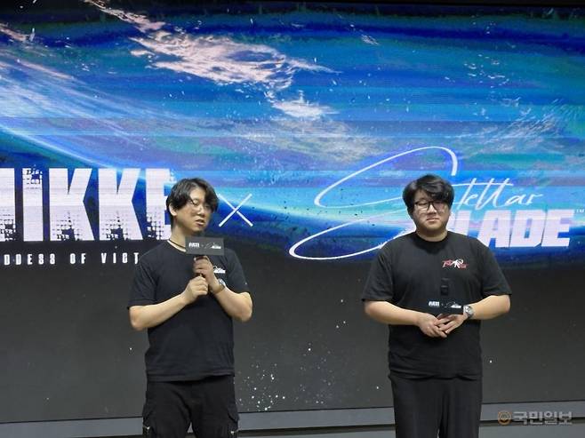 김형태 시프트업 대표(왼쪽)와 유형석 승리의 여신: 니케 디렉터.