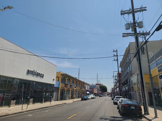 10일(현지시간) 미국 캘리포니아주 로스앤젤레스 패션 디스트릭트 모습. 이민세관단속국의 단속 이후 한산한 모습이다.