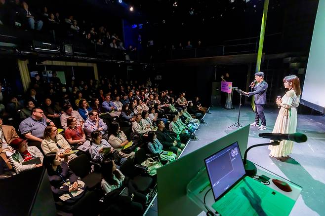 지난 4일 대학로 극장 온에서 열린 K-뮤지컬국제마켓의 ‘글로벌 피칭-일본’.  지난해까지 국내 제작사들이 작품을 국내외 프로듀서들에게 소개하는 ‘뮤지컬 피칭’에 올해 일본 제작사들이 참여하며 신설됐다.      예술경영지원센터