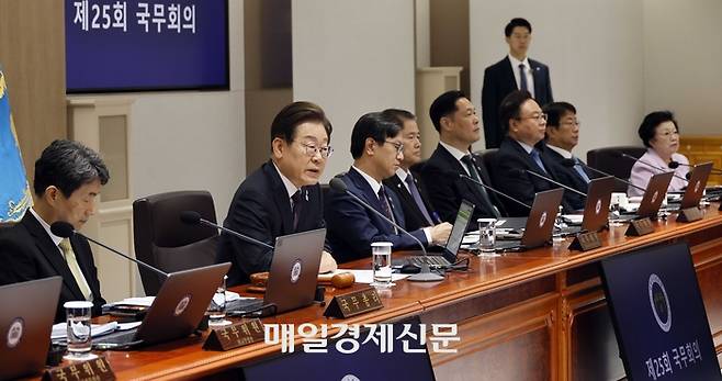 이재명 대통령이 10일 서울 용산구 대통령실 청사에서 열린 국무회의에서 모두 발언을 하고 있다. 2025.06.10 [대통령실사진기자단 매일경제 김호영]