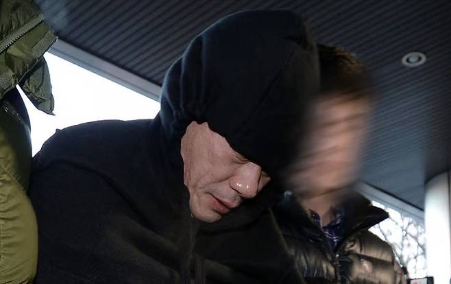 강씨가 2015년 1월 6일 서울 서초경찰서로 압송되는 모습./사진=뉴스1