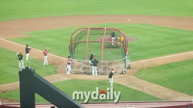 특타를 치는 박찬호./광주=김경현 기자