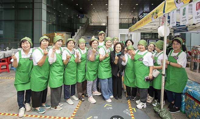 박희영 용산구청장 바자회 참석