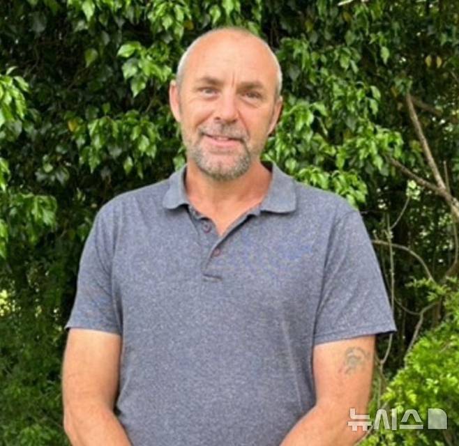 [뉴시스] 세 아이의 아버지가 된 레반(Levan).(사진=데일리메일)