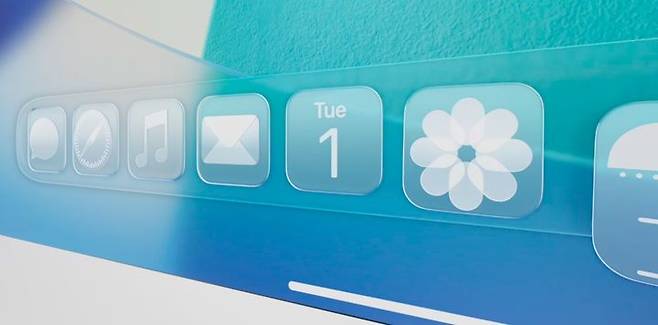 애플은 세계개발자회의(WWDC25)에서 새로운 iOS 26을 발표했다. 사진은 iOS 26에서 적용될 '리퀴드 글래스' 디자인의 모습. (사진=애플) *재판매 및 DB 금지