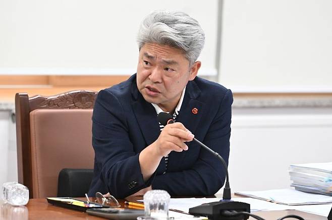 [제주=뉴시스] 강철남 제주도의원은 11일 오전 열린 제439회 제주도의회 제1차 정례회 문화관광체육위원회 회의에서 질의하고 있다. (사진=제주도의회 제공) 2025.06.11 photo@newsis.com *재판매 및 DB 금지
