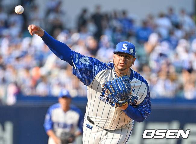 [OSEN=대구, 이석우 기자] 8일 대구삼성라이온즈파크에서 2025 신한 SOL 뱅크 KBO 리그 삼성 라이온즈와 NC 다이노스의 경기가 열렸다. 홈팀 삼성은 후라도가, 방문팀 NC는 신영우가 선발 출전했다. 삼성 라이온즈 선발 투수 후라도가 역투하고 있다. 2025.06.08 / foto0307@osen.co.kr