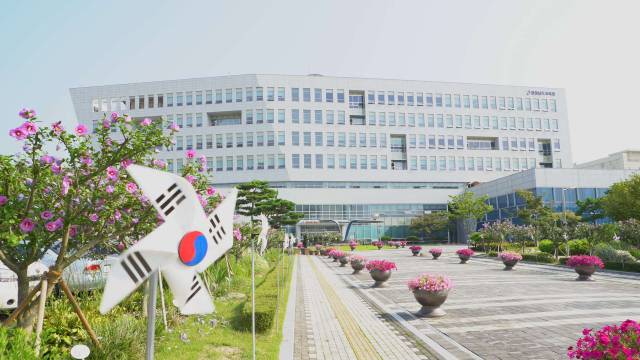 ▲충남교육청이 2025년 제2회 초중고 졸업 학력 검정고시 시행계획을 11일 도 교육청 누리집에 공고했다. 충남교육청 청사 전경 ⓒ프레시안(DB)