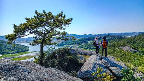 망바위, 멀리 벽파진이 한눈에 관측되는 위치.