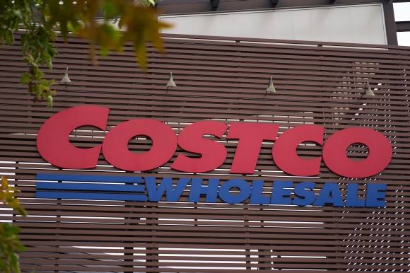 미국 캘리포니아의 한 코스트코 매장에 설치된 간판. EPA 연합뉴스