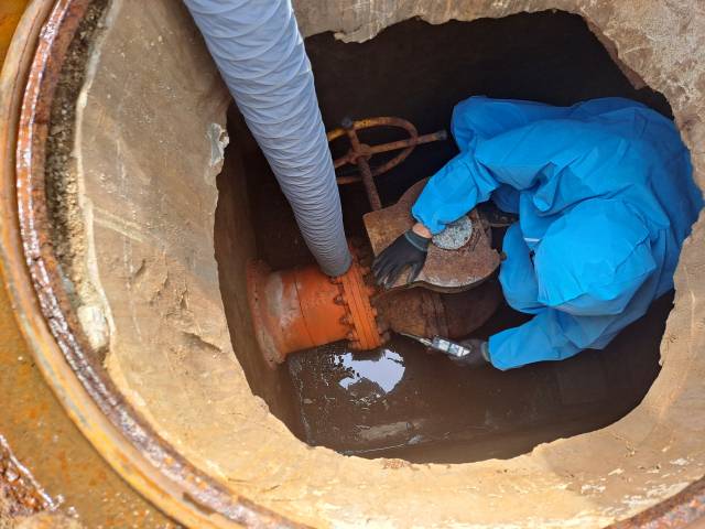 도시가스 밸브 안전점검을 하고 있다. 사진제공=서울시