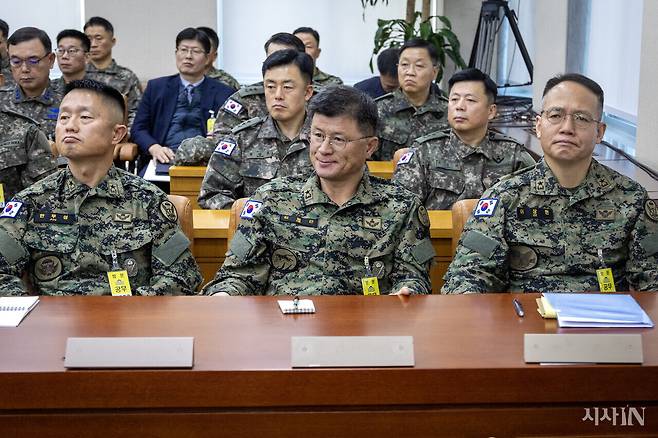 2024년 12월10일 국회 국방위원회 전체회의에 참석한 이상현 1공수여단장(첫 줄 오른쪽). ⓒ시사IN 박미소
