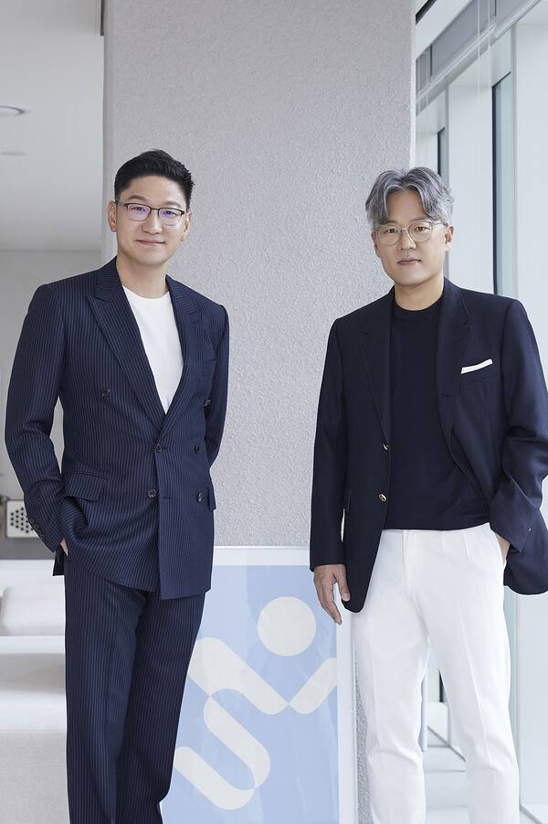 ▲ 미국 빌보드 ‘2025 인디 파워 플레이어스’에 선정된 장철혁(오른쪽), 탁영준 SM엔터테인먼트 공동대표. 제공|SM엔터테인먼트
