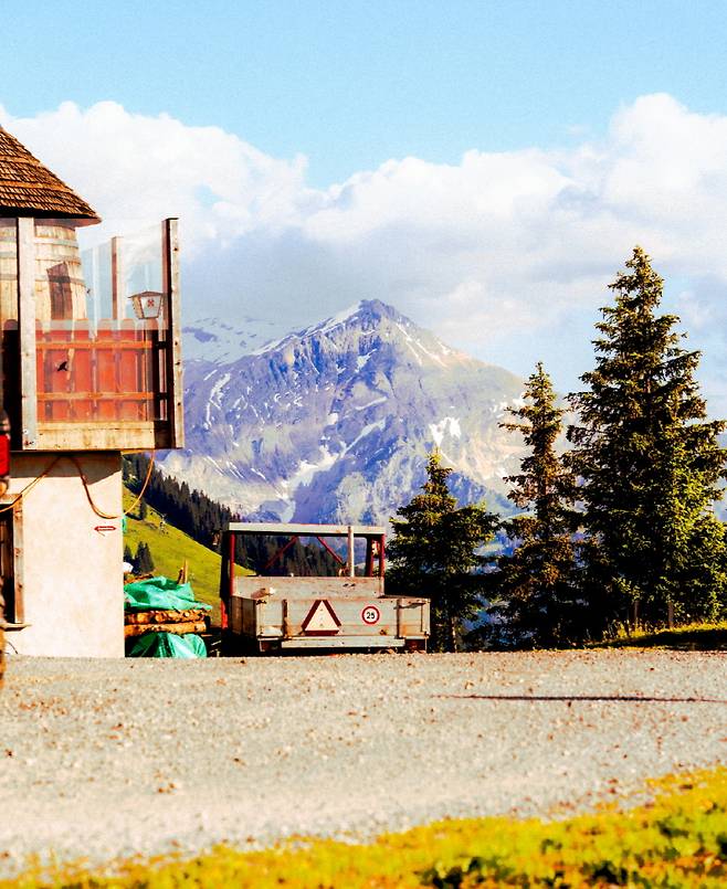 그슈타트에서는 차를 타고 약간만 올라가도 거대한 규모의 산들과 눈맞춤이 가능하다&nbsp;