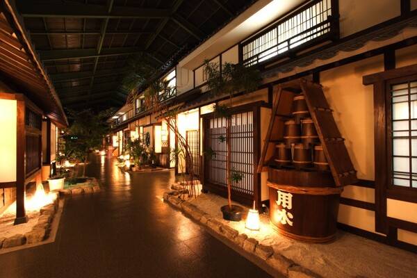 고객의 선호도에 따라 선택할 수 있는 프리미엄 코스 가성비 코스 두 가지 숙소 옵션이 마련됐다. 사진은 나가토 유모토 사이쿄 로칸호텔 / 부관훼리