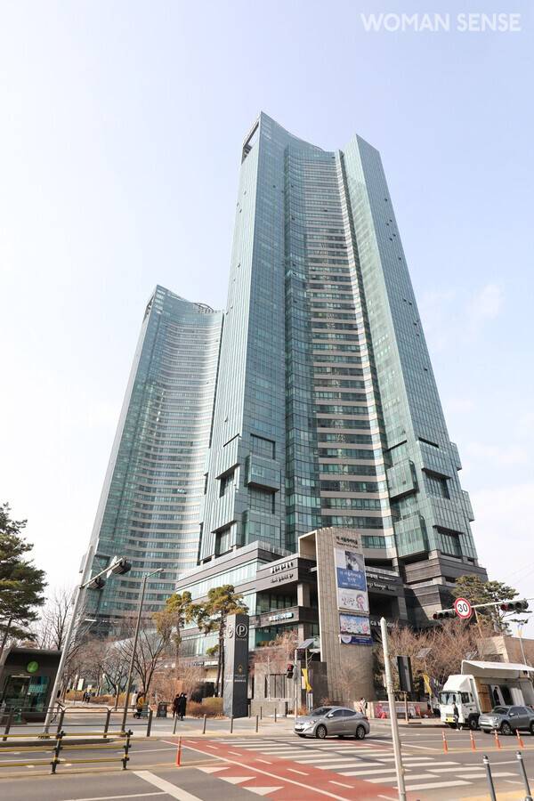 배우 김수현이 3채나 보유한 서울 성동구 성수동1가 소재의 고급아파트 갤러리아포레.&nbsp; 사진=박정훈 기자