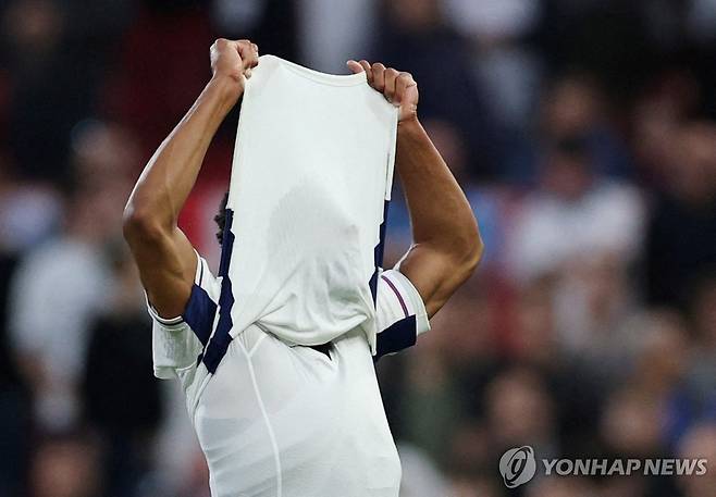 득점 실패에 아쉬워하는 잉글랜드 대표팀의 주드 벨링엄 [로이터=연합뉴스]