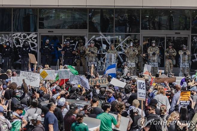 LA 시위 현장 [AFP=연합뉴스 자료사진. 재판매 및 DB 금지]