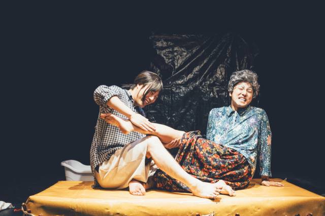 극단 공놀이클럽의 ‘말린 고추와 복숭아향 립스틱’.