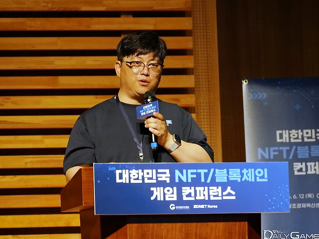 '플레이3'를 통한 웹3 대중화 전략에 대해 발표한 컴투스홀딩스의 장종철 상무.