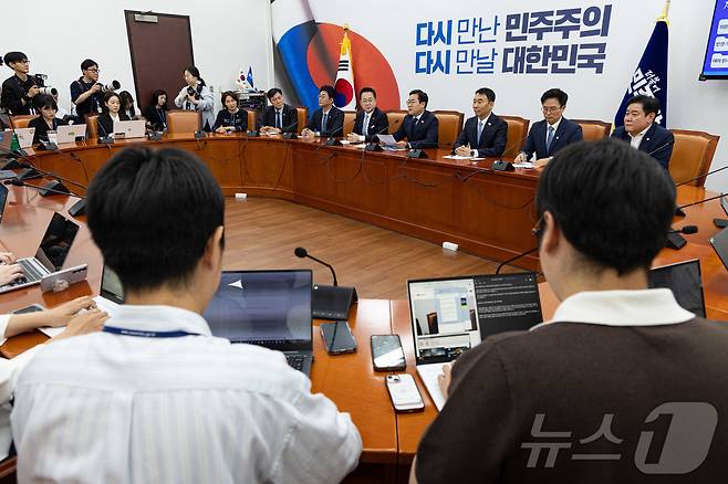 박찬대 더불어민주당 대표 직무대행 겸 원내대표가 12일 오전 서울 여의도 국회에서 고별 기자간담회를 하고 있다. 2025.6.12/뉴스1 ⓒ News1 이재명 기자
