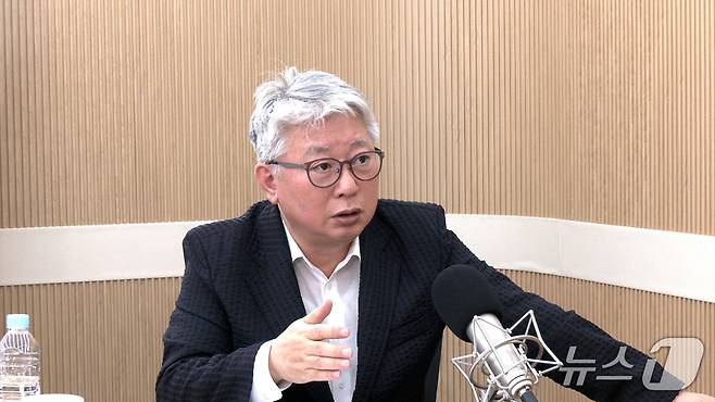 조응천 전 개혁신당 의원이 12일 뉴스1TV '팩트앤뷰'에 출연해 질문에 답하고 있다.