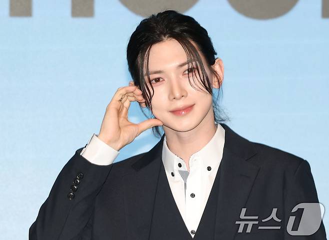 그룹 에이티즈(ATEEZ)의 여상이 12일 서울 마포구 호텔나루 서울 엠갤러리에서 가진 미니 12집 '골든 아워 : 파트 3'(GOLDEN HOUR : Part.3) 발매 기자간담회에서 포즈를 취하고 있다. 2025.6.12/뉴스1 ⓒ News1 권현진 기자